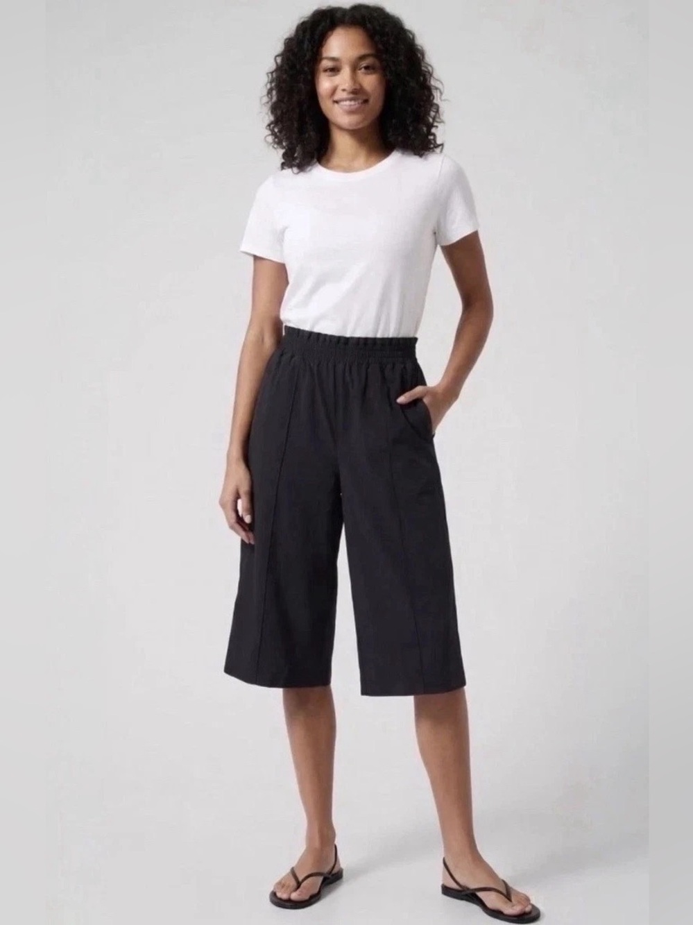 NWT Athleta Savannah Bermuda Shorts Wide Leg Culottes Zip Pockets Black M
